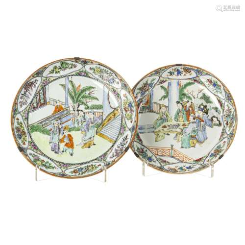 Pair of Chinese porcelain 'Mandarin' plates, Minguo