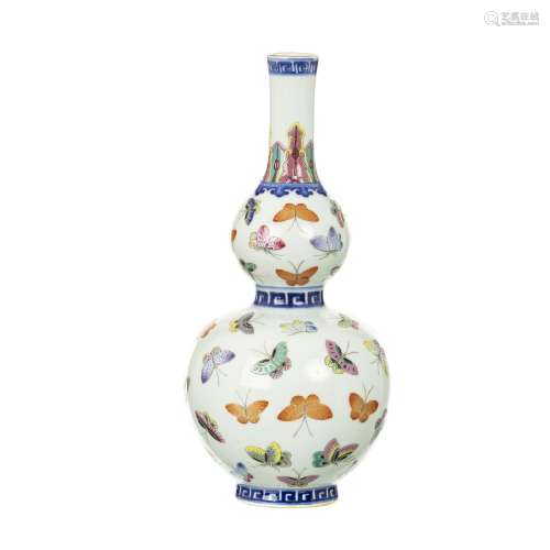 Gourd vase 'butterflies' in Chinese porcelain