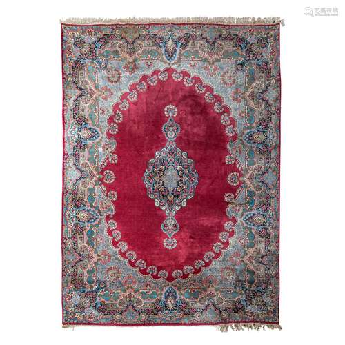 Tapis d'Orient. KIRMAN ROYAL/PERSIEN, années 1970, 423x3...