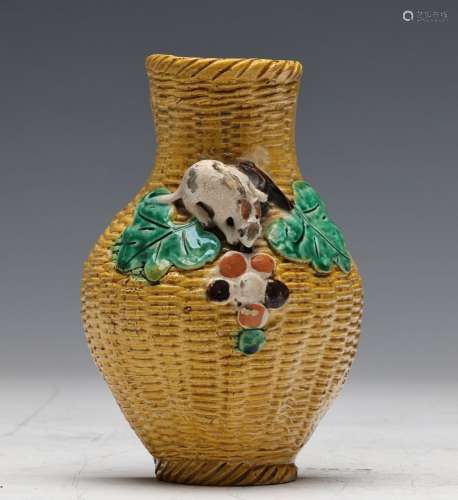 LATE QING, AN IMITATION BAMBOO GRAIN WALL VASE