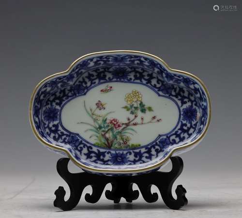 QING, BLUE AND WHITE FAMILLE ROSE PLATE