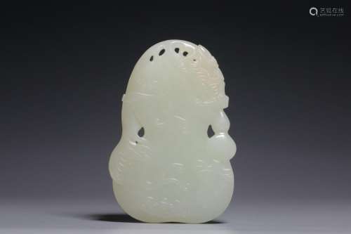JADE CARVING OF DOUBLE GOURD PLAQUE