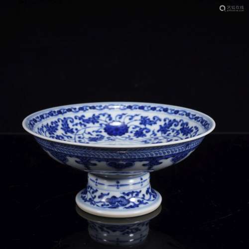 QING, BLUE AND WHITE FLOWER-INTERTWINING STEM BOWL