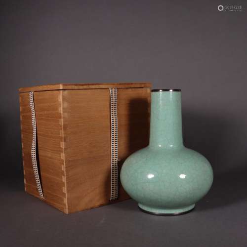 SONG, RU TYPE CELADON GOBULAR VASE