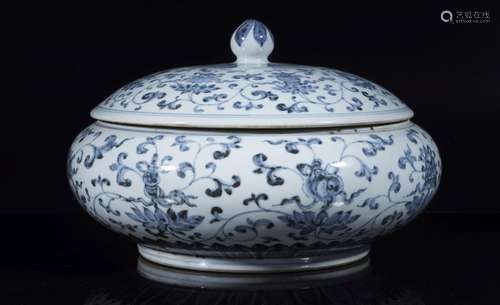 MING, BLUE AND WHITE FLOWER-INTERTWINING LIDDED JAR