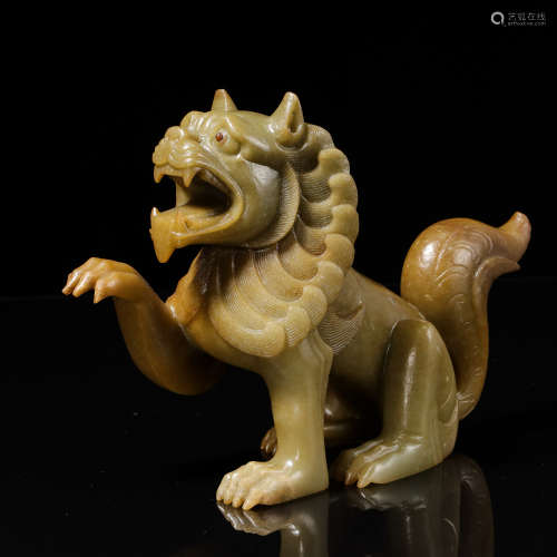 CHINESE TANG DYNASTY HETIAN JADE LION STATUE