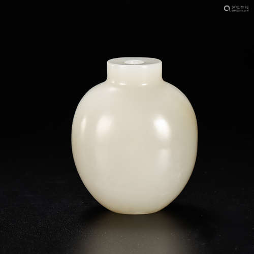 CHINESE QING DYNASTY HETIAN JADE SNUFF BOTTLE