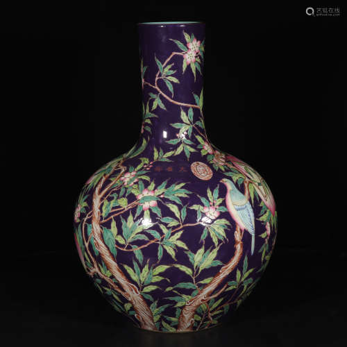 CELESTIAL BALL BOTTLE WITH PEACH PATTERN IN QING DYNASTY, CH...