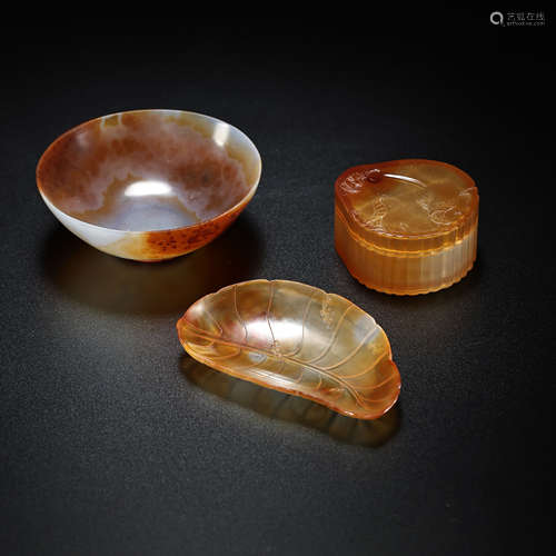 A SET OF SMALL PIECES OF CHINESE TANG DYNASTY AGATE