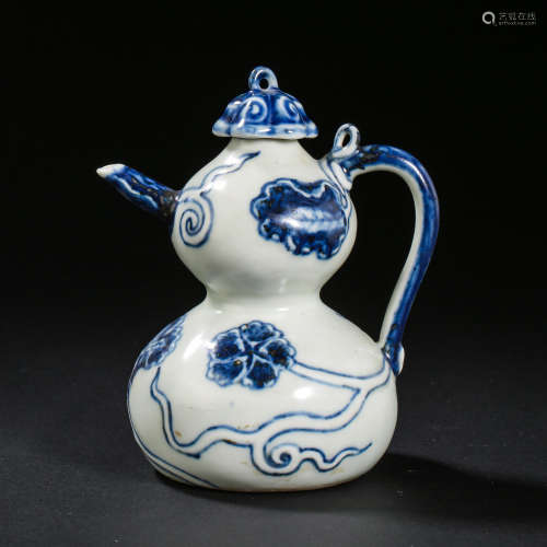 15TH CENTURY CHINESE MING DYNASTY XUANDE BLUE AND WHITE GOUR...