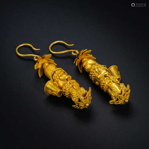 A PAIR OF 7TH CENTURY CHINESE TANG DYNASTY SOLID GOLD EARRIN...