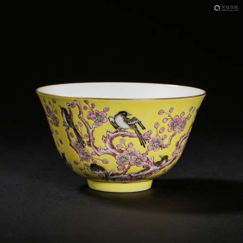 CHINESE LATE QING DYNASTY YELLOW GLAZED FLOWER AND BIRD PATT...