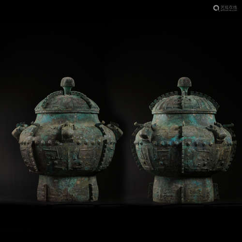 A PAIR OF BRONZE WARE FROM THE WESTERN ZHOU DYNASTY IN CHINA...