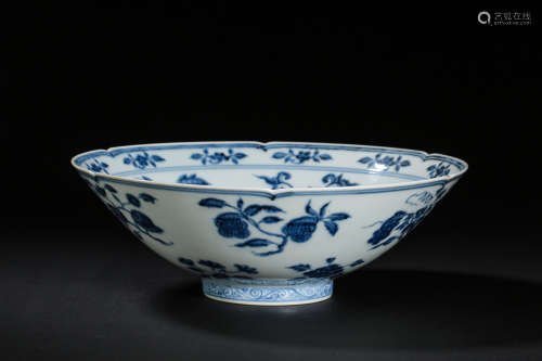 15TH CENTURY CHINESE MING DYNASTY XUANDE BLUE AND WHITE BOWL