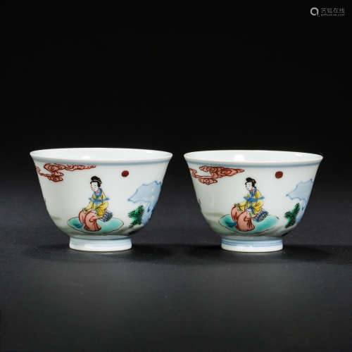 A PAIR OF CHINESE LATE QING DYNASTY FAMILLE ROSE CUPS (ENTRU...