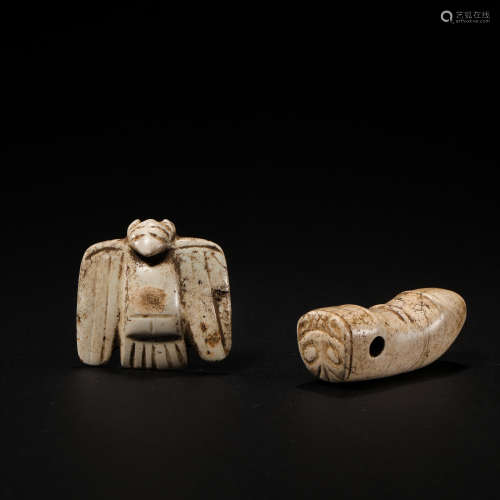 A SET OF NEOLITHIC CHINA HONGSHAN CULTURE CHICKEN BONE WHITE...