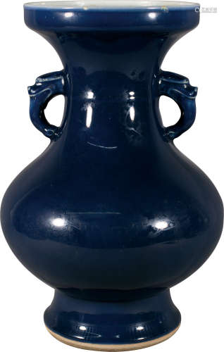 清.乾隆霁蓝釉盘口瓶
