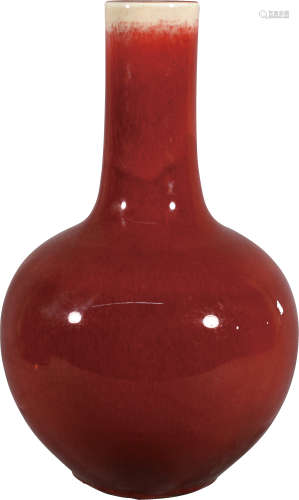 清·红釉天球瓶