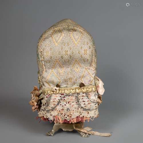 Baroque female cap