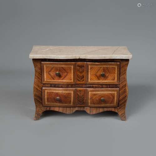 Miniature commode