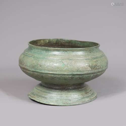 Early oriental bronce bowl