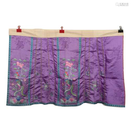 A PURPLE GROUND EMBROIDERED FLORAL LADY'S SKIRT
