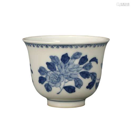 A BLUE AND WHITE 'FLOWERS' CUP