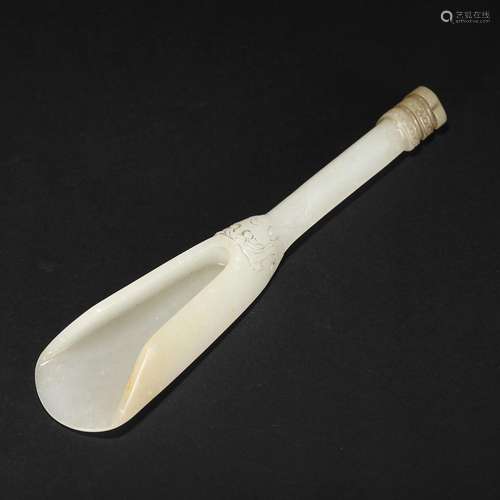 A WHITE JADE TEA SPOON