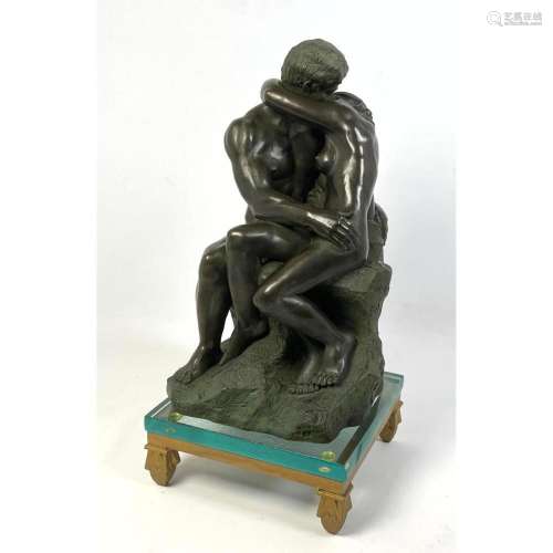BRONZE FIGURAL SCULPTURE. SEATED EMBRACING COUPLE. THE KISS.