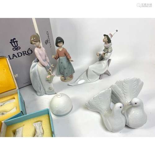 LLADRO PORCELAIN LOT. FIGURES, BELL, MINI FIGURES. MANY BOXE...