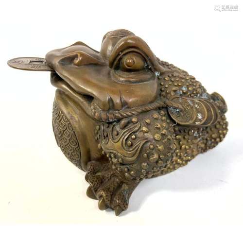 CHINESE METAL FROG FIGURE SCULPTURE.