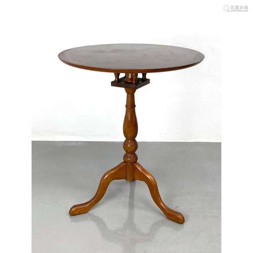 BOMBAY CO. DARK WOOD TEA TABLE.