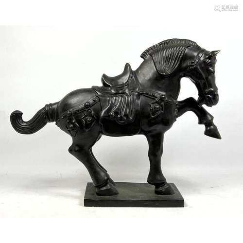 ASIAN STYLE BRONZE FIGURAL HORSE SCULPTURE.