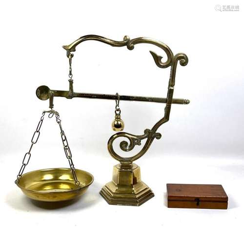 MDCV VINTAGE BRASS SCALE. COMES WITH BOXED SET OF SMALL WEIG...