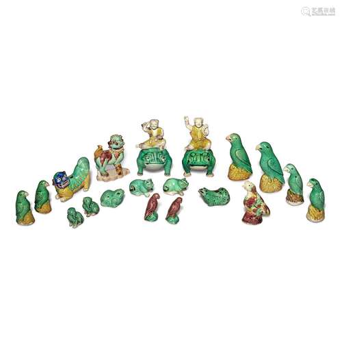 Nineteen sancai-glazed biscuit figures, Qing dynasty | 清 素...