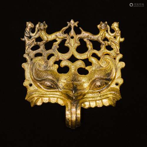 A gilt-bronze 'bird' mask, Northern Wei dynasty | 北魏 鎏金銅...