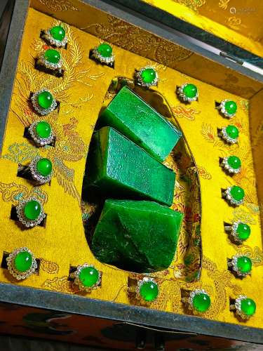龙石种帝王绿翡翠戒指20枚+原石一盒