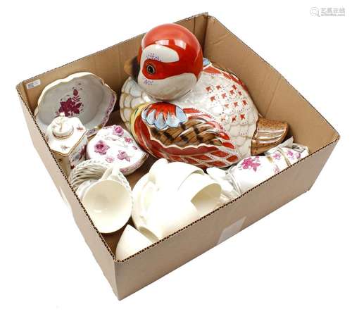 Box of various porcelain