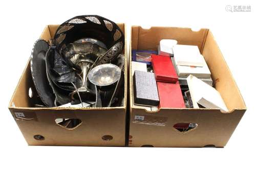 2 boxes plate and cutlery