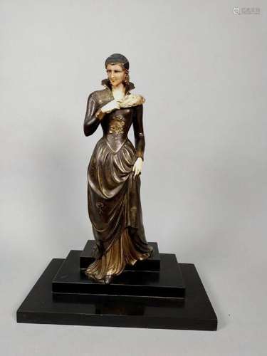 ECOLE MODERNE<br />
Statuette chryselephantine en bronze et ...