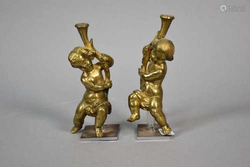 XIXe siècle<br />
Paire d'angelots en bronze<br />
Haut. : 1...