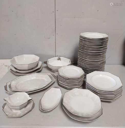 LIMOGES partie de service en porcelaine blanche et filet arg...