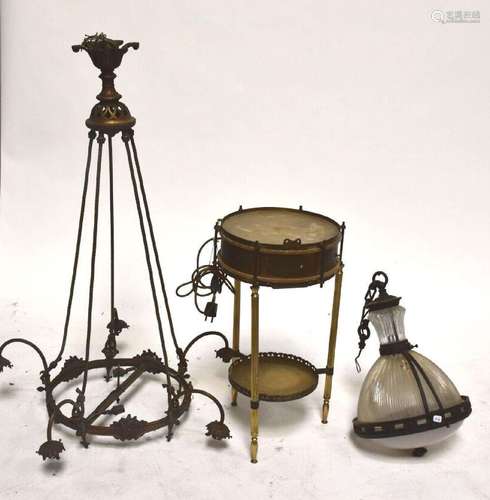 LOT en bronze et laiton comprenant une MONTURE DE LUSTRE, un...