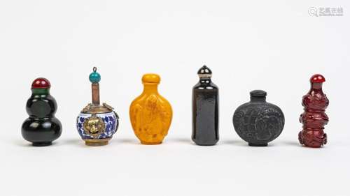 A collection of six Chinese snuff bottles.