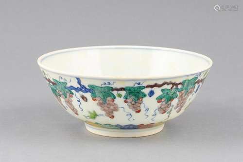 A Chinese famille verte bowl, 7 1/2 in. (19.05 cm.)