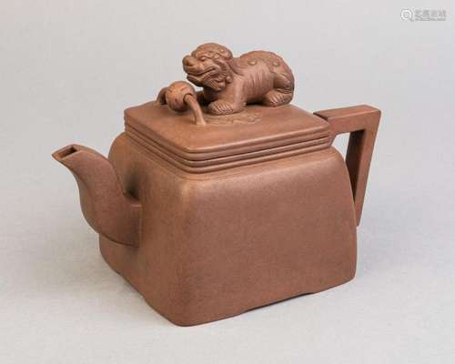 A Chinese purple clay Yi Xing teapot, 6 1/2 in. (16 cm)