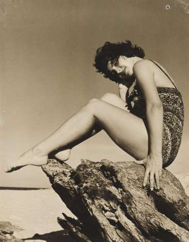 Alberto Korda (1928-2001) "Fashion model Varadero Beach...