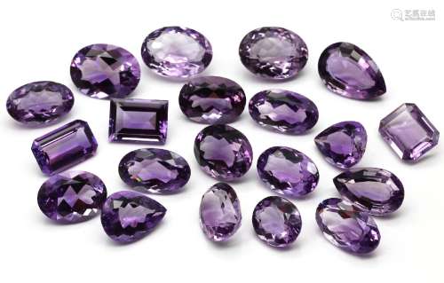 Lot 20 lose Amethyste zus. ca. 221 ct