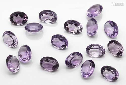 Lot ovalfacett. Amethyste zus. ca. 588 ct