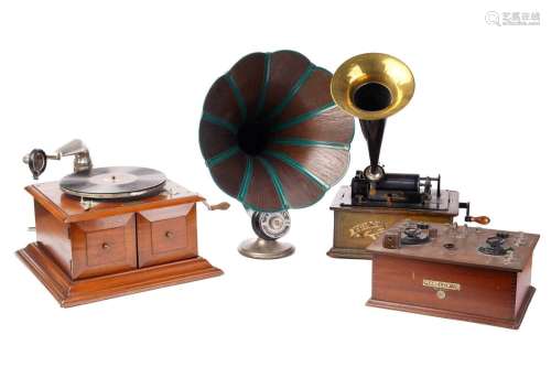 An Edison Standard Phonograph, serial no. S180579, with sing...